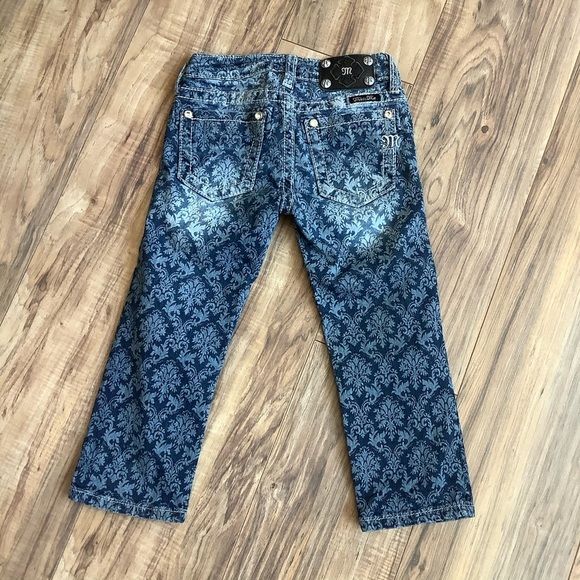 Girls Miss Me Fleur De Lis Capris JK5842P2 Buckle - Picture 2 of 5